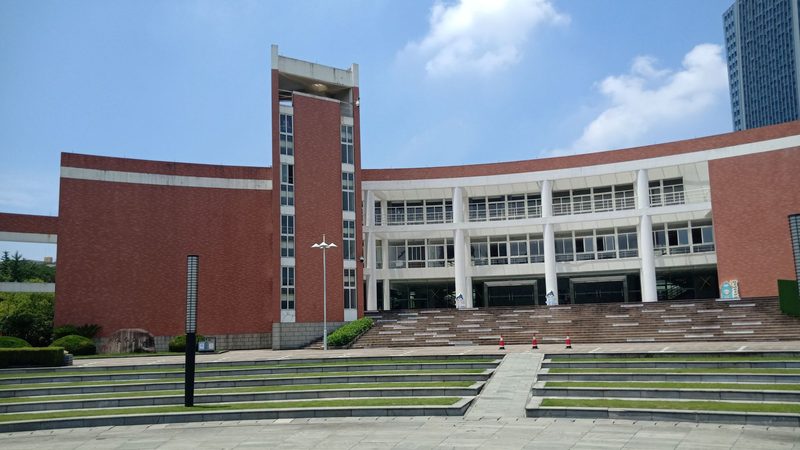 电阻与电容：揭秘它们在电子电路中的不同应用